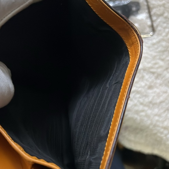 Prada yellow wallet with the box - Picture 9 of 13